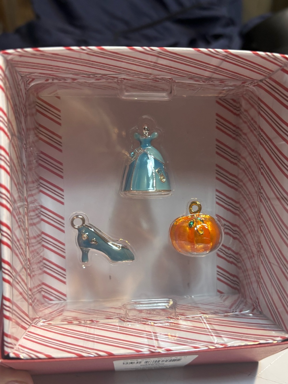 2019 Disney Cinderella Having a Ball set features miniature porcelain ornaments - Picture 3 of 9